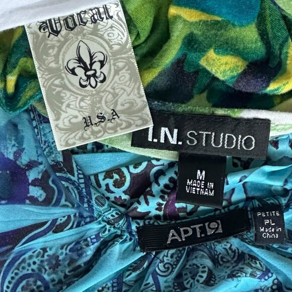 Women’s Blouse Bundle Size Medium Lot of 3 - Picture 8 of 9